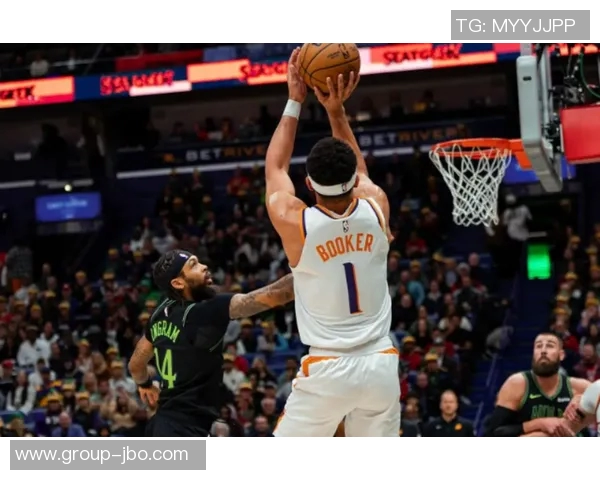 布克第三节强势回归5投4中砍下12分助力球队成功反超比分