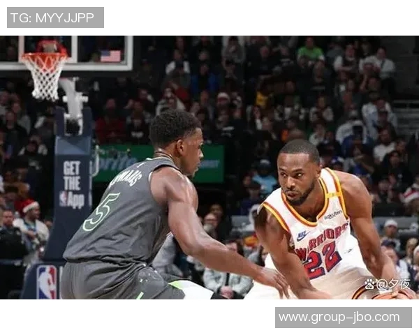 兰德尔上半场表现稳定11投6中贡献14分4篮板1助攻1抢断