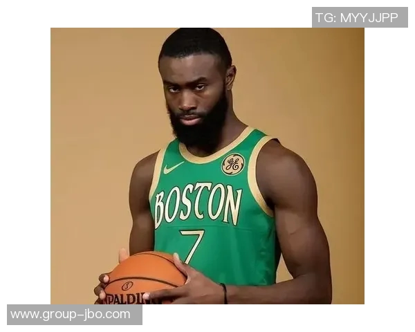 杰伦布朗强调绿军篮球精神：各司其职与热情求胜欲的完美结合